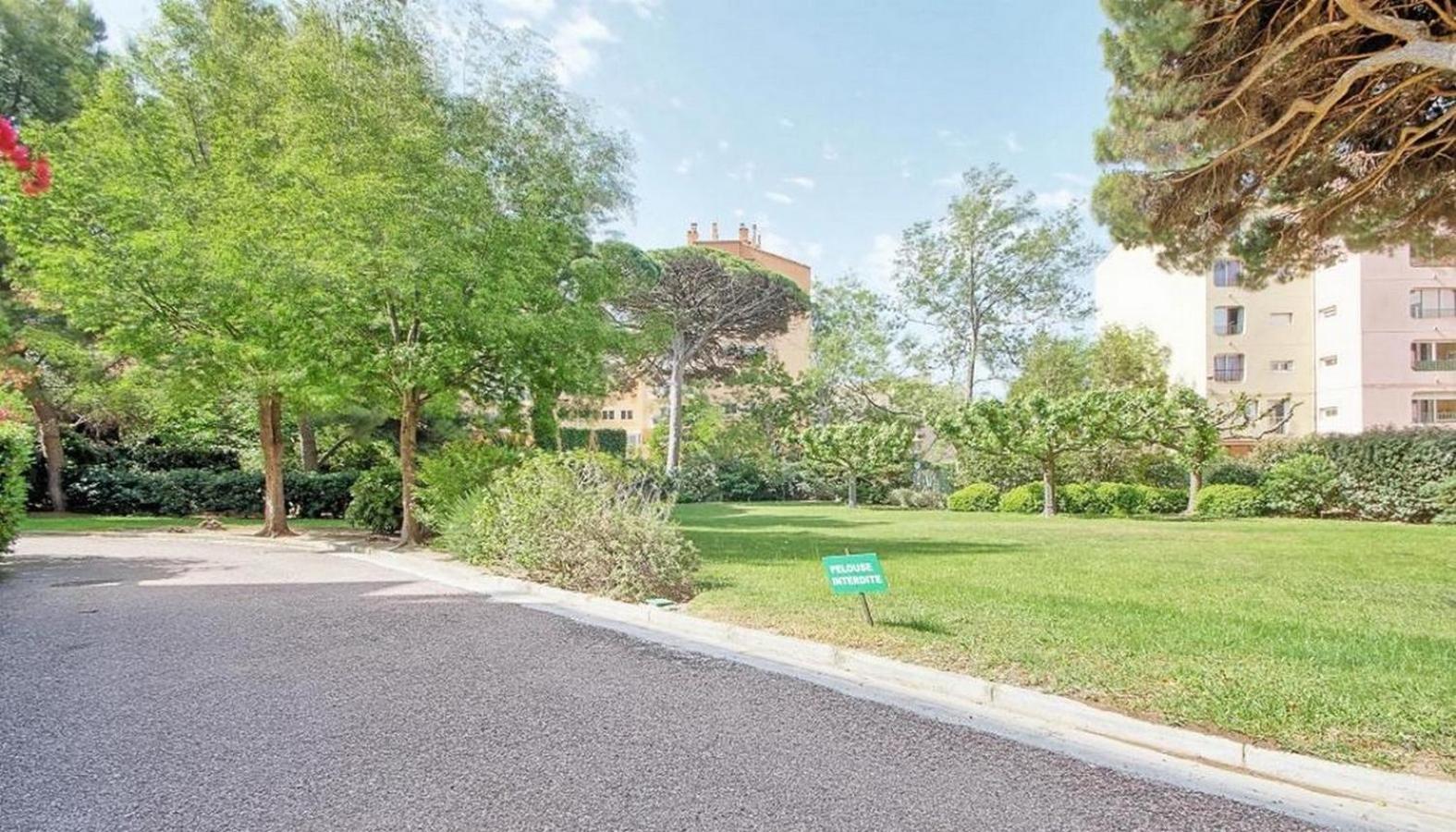 Studio A 100 M Du Port Et 500 M Des Plages อิแยร์ ภายนอก รูปภาพ
